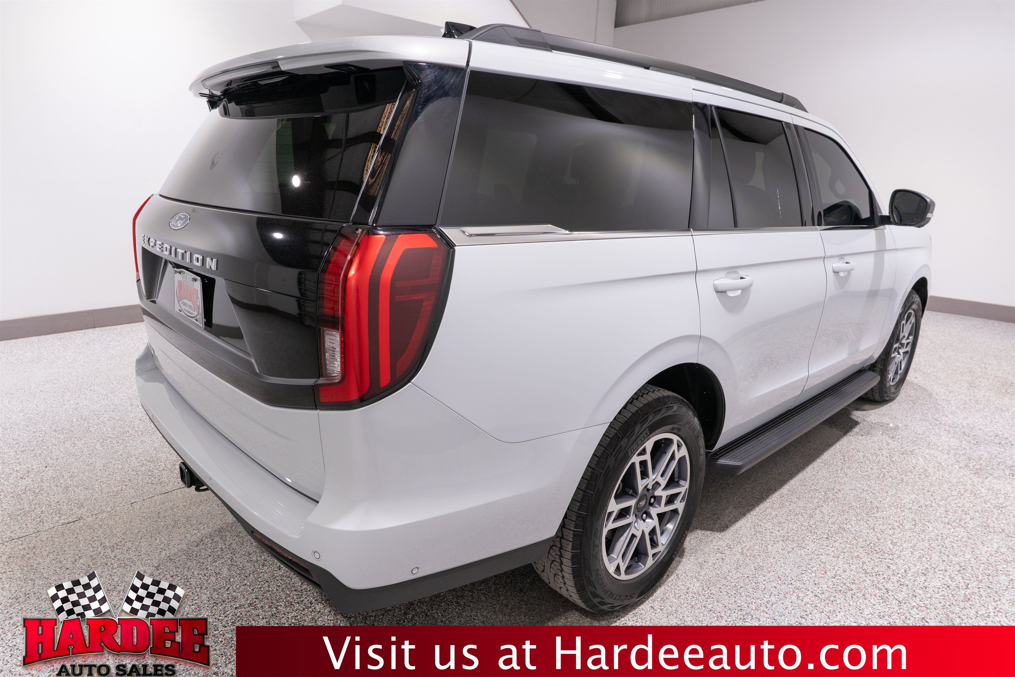 Used 2025 Ford Expedition Active AWD/4WD image 5