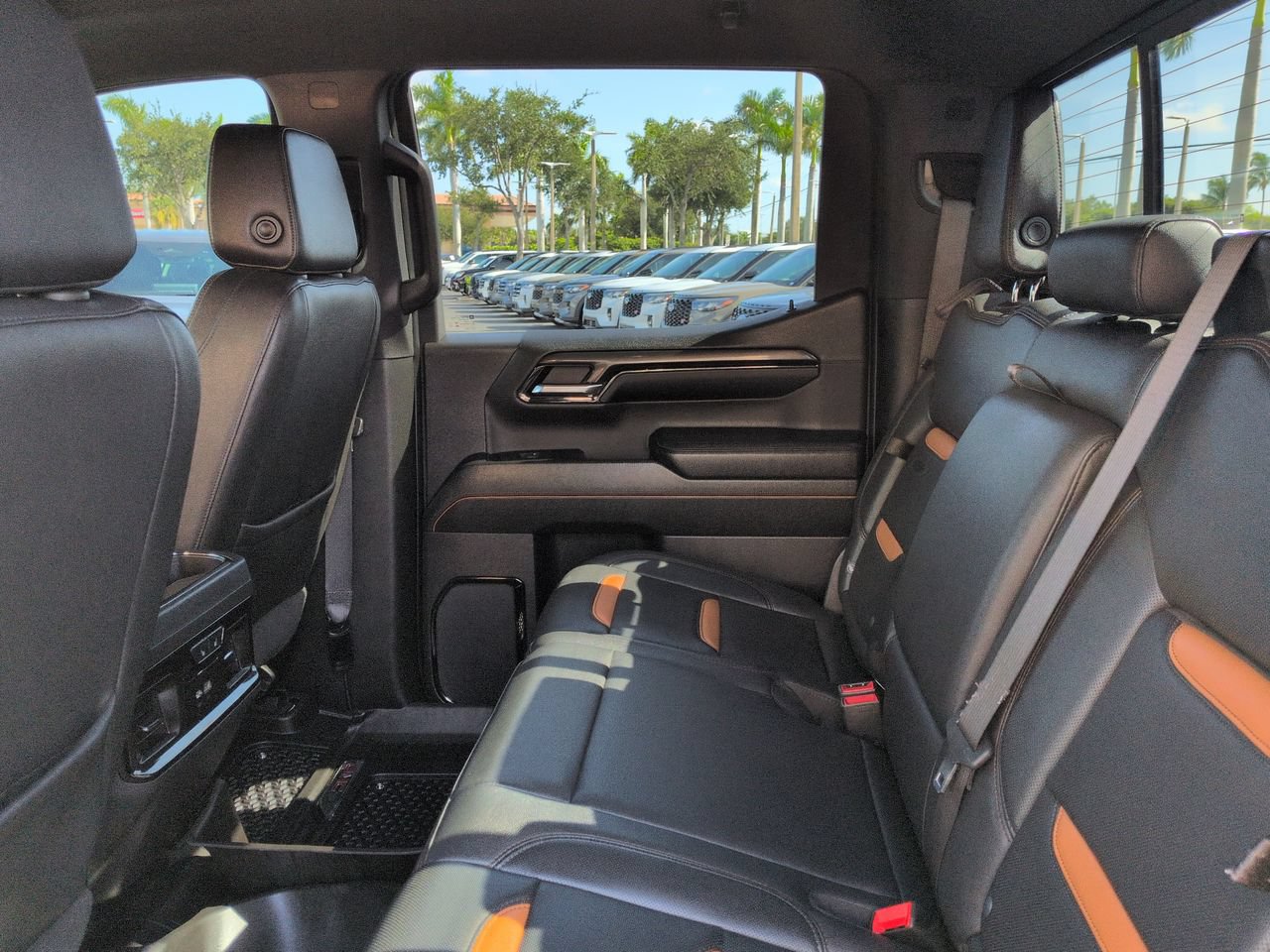 Used 2024 GMC Sierra 1500 AT4 w/ Technology Package AWD/4WD image 14
