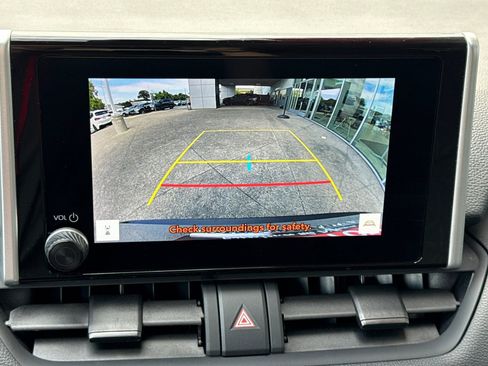 Used 2025 Toyota RAV4 XLE AWD/4WD image 19