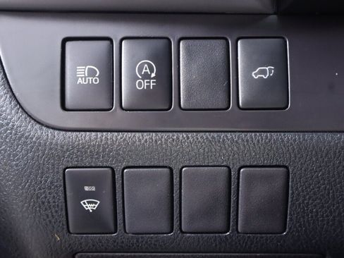 Used 2018 Toyota Highlander XLE AWD/4WD image 10