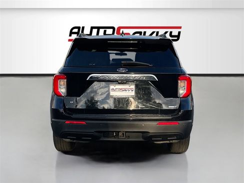 Used 2020 Ford Explorer XLT w/ Class III Trailer Tow Package image 6