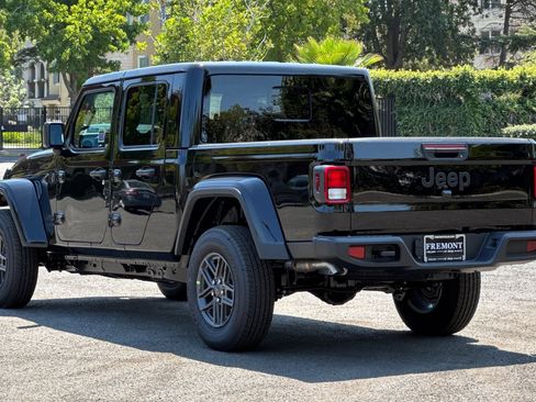 New 2025 Jeep Gladiator Sport image 5