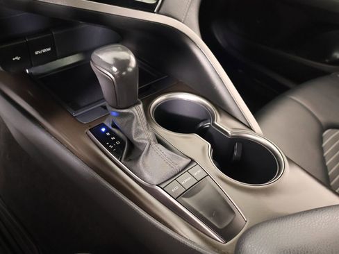 Used 2023 Toyota Camry SE FWD image 7