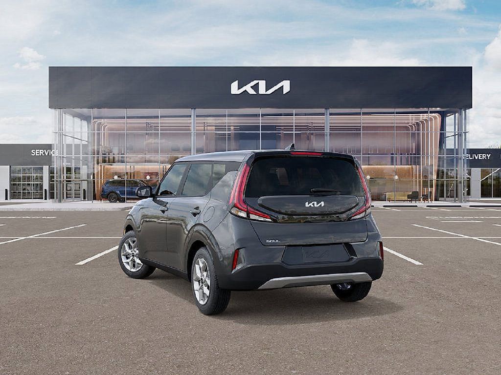 Used 2025 Kia Soul LX w/ LX Technology Package FWD image 4