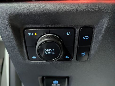 Used 2025 Ford Expedition Platinum image 22