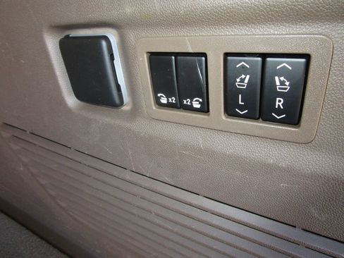 Used 2022 GMC Yukon XL Denali image 14