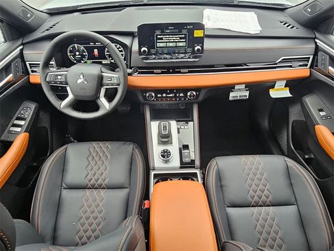 New 2025 Mitsubishi Outlander SEL image 13