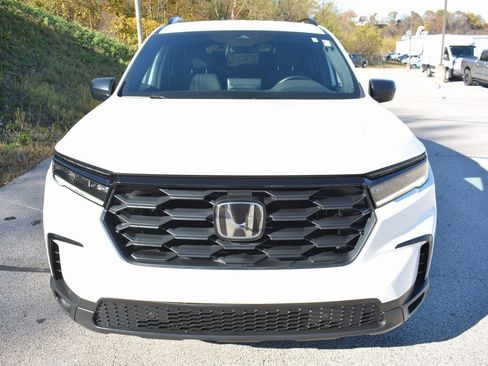 Used 2023 Honda Pilot Sport image 2