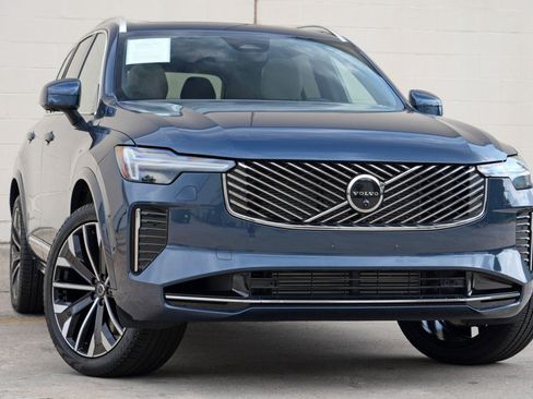 Used 2025 Volvo XC90 T8 Plus w/ Protection Package Premier AWD/4WD image 4