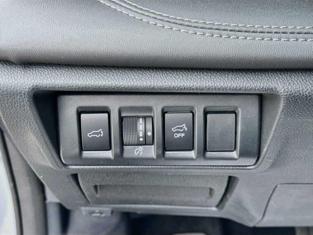 Certified 2025 Subaru Outback Limited AWD/4WD image 10