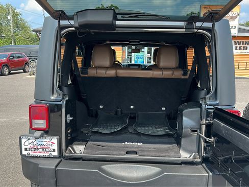 Used 2014 Jeep Wrangler Unlimited Rubicon w/ Connectivity Group image 20