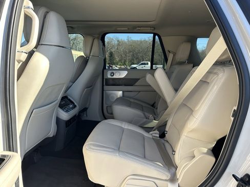 Used 2021 Lincoln Navigator Reserve w/ Luxury Package image 22