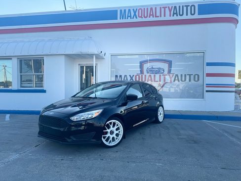 Used 2018 Ford Focus SE image 2