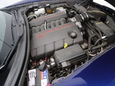 Used 2005 Chevrolet Corvette Coupe w/ Preferred Equipment Group RWD image 32