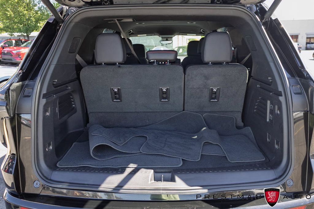 Used 2025 Chevrolet Traverse RS FWD image 41