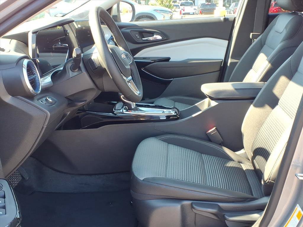 New 2026 Chevrolet Trax LT w/ Driver Confidence Package FWD image 16