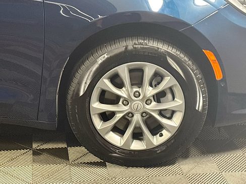 Certified 2025 Chrysler Pacifica Select AWD/4WD image 23