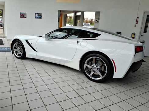 Used 2015 Chevrolet Corvette Stingray Coupe w/ 2LT Preferred Equipment Group RWD image 4