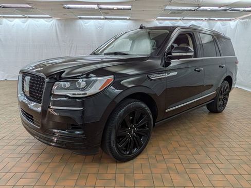 Used 2024 Lincoln Navigator Reserve AWD/4WD image 3