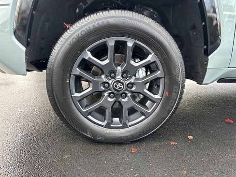 Used 2025 Toyota Tundra Platinum image 25