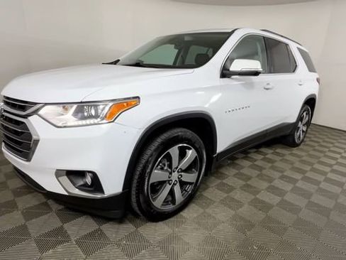 Used 2021 Chevrolet Traverse LT w/ LT Premium Package AWD/4WD image 9