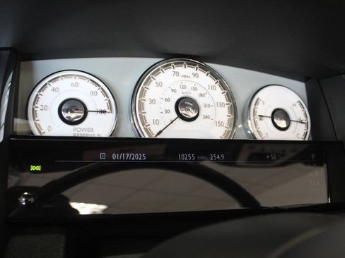 Used 2019 Rolls-Royce Dawn RWD image 17
