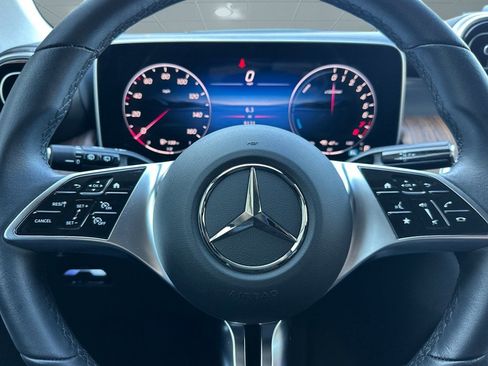 Used 2025 Mercedes-Benz GLC 350e 4MATIC image 16