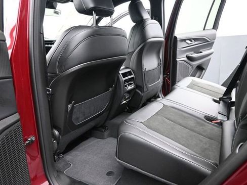 New 2025 Jeep Grand Cherokee Altitude AWD/4WD image 13