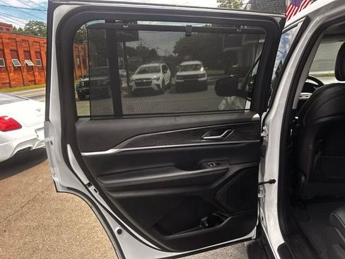 Used 2023 Jeep Grand Cherokee L Limited w/ Luxury Tech Group II AWD/4WD image 13