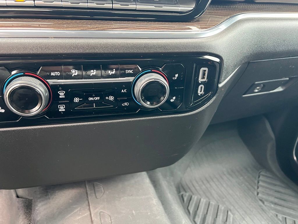 Used 2024 Chevrolet Silverado 1500 LT AWD/4WD image 31