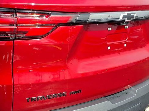 Used 2023 Chevrolet Traverse RS image 28