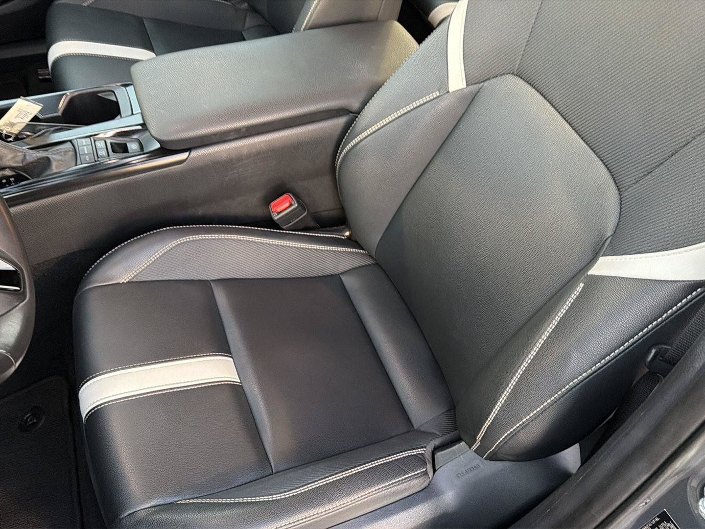 Used 2025 Toyota Camry SE FWD image 29