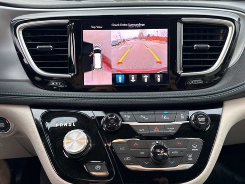 Used 2020 Chrysler Pacifica Limited w/ Advanced Safetytec Group image 25