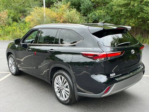 Used 2026 Toyota Highlander Platinum AWD/4WD image 3