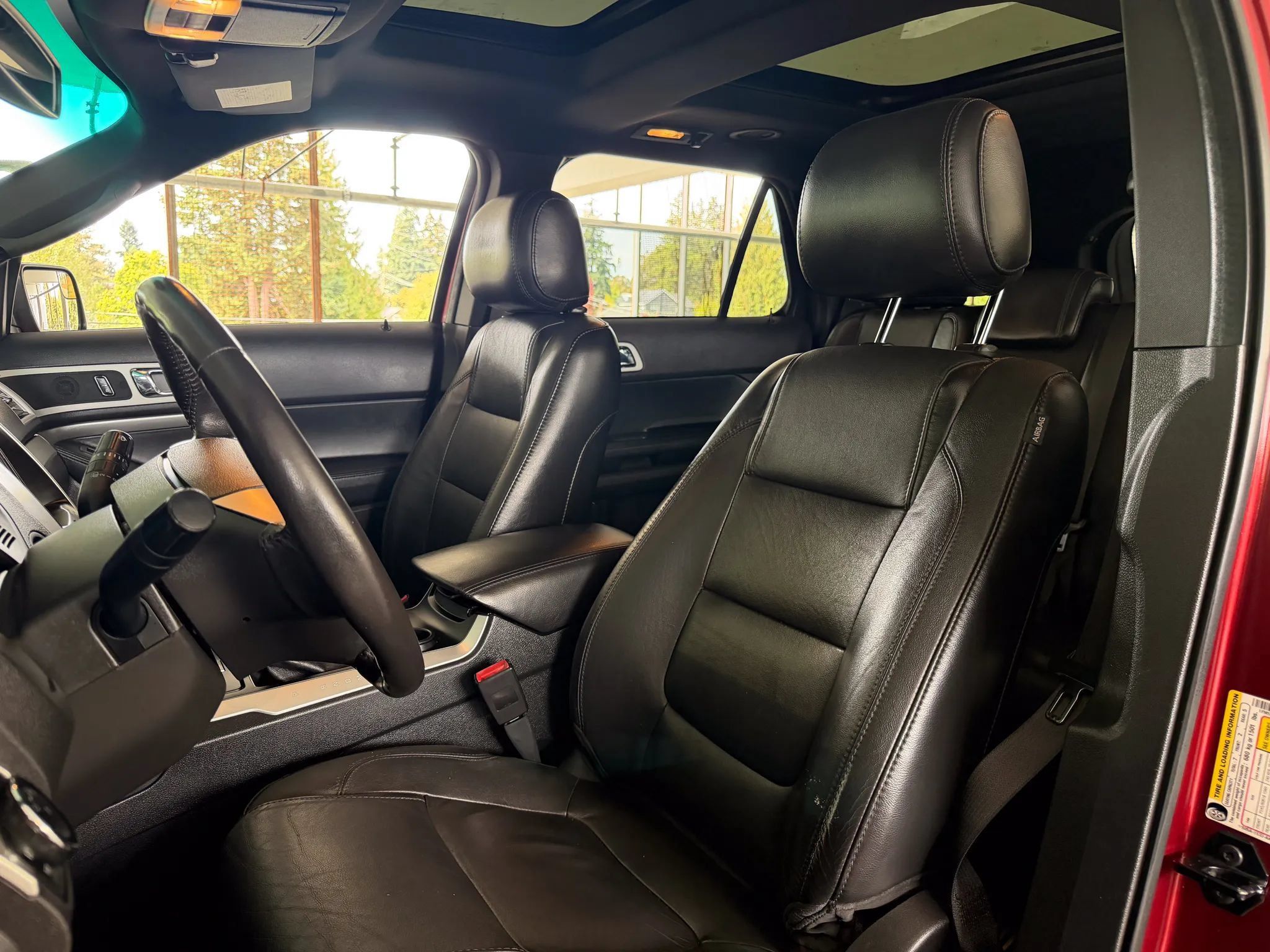 Used 2015 Ford Explorer XLT w/ Equipment Group 202B FWD image 16