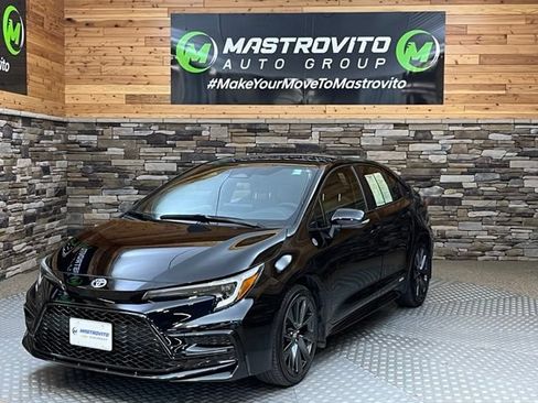 Used 2024 Toyota Corolla SE AWD/4WD image 3