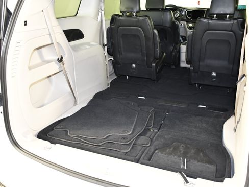 Used 2024 Chrysler Pacifica Touring-L FWD image 38