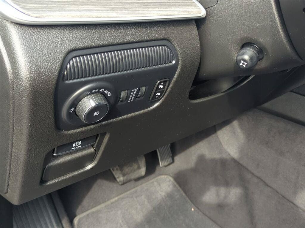 Used 2024 Jeep Wagoneer L Series II w/ Premium Group I AWD/4WD image 17