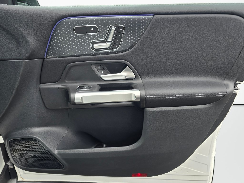 New 2026 Mercedes-Benz GLB 250 4MATIC image 25