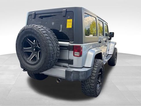 Used 2018 Jeep Wrangler Unlimited Sahara AWD/4WD image 2