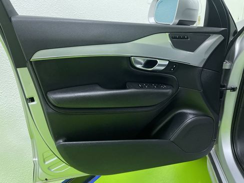 Used 2018 Volvo XC90 T6 Momentum w/ Convenience Package image 16