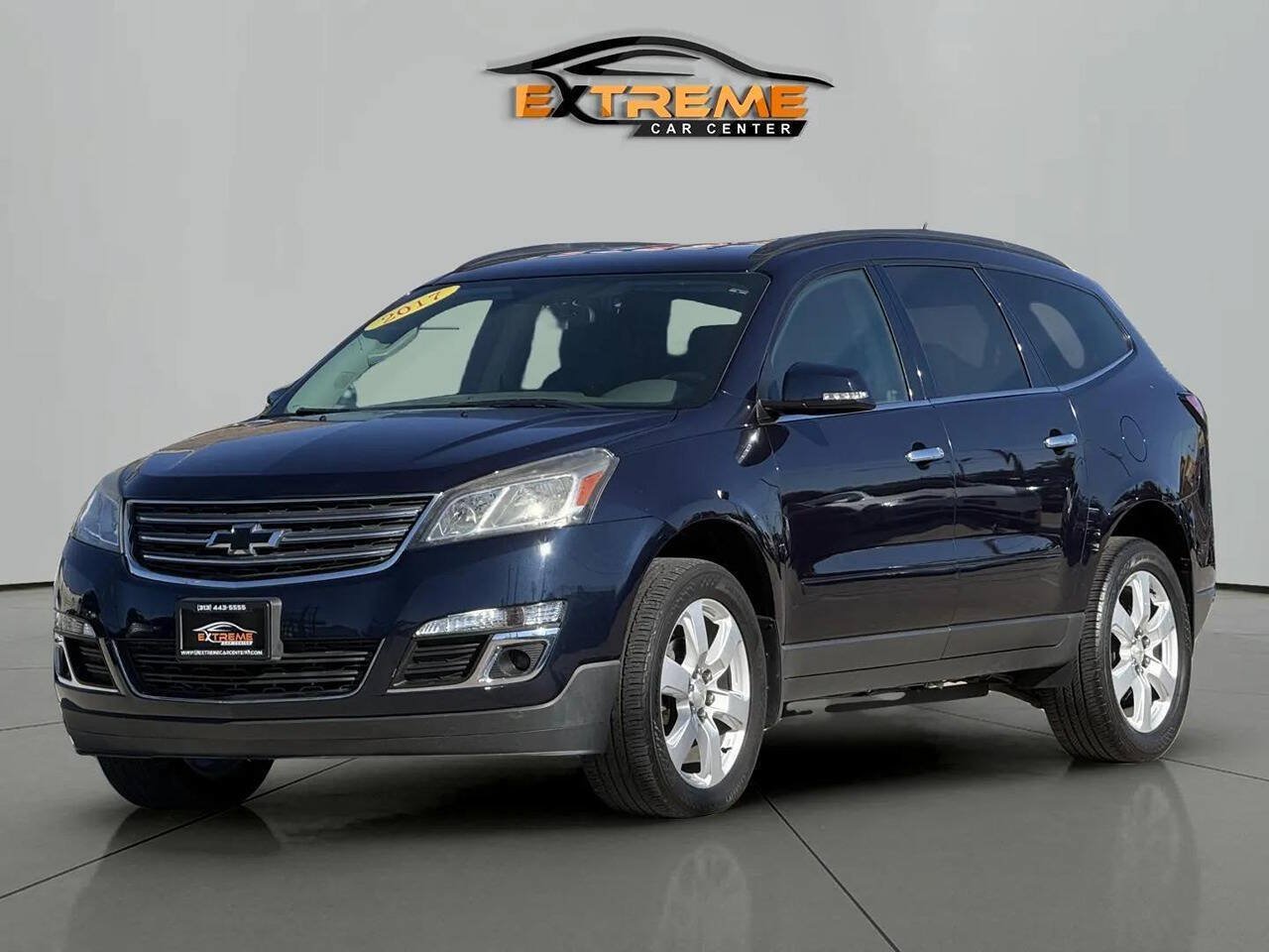 Used 2017 Chevrolet Traverse LT w/ Style and Technology Package FWD image 1