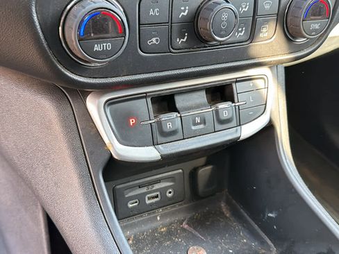 Used 2022 GMC Terrain SLT w/ Infotainment Package II image 11