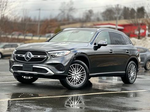 Used 2023 Mercedes-Benz GLC 300 4MATIC image 1