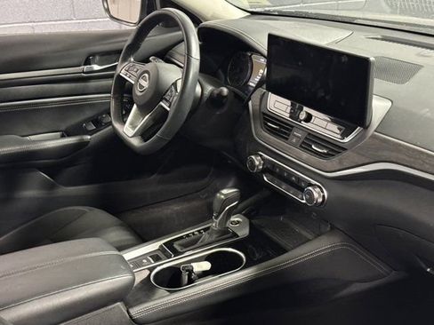 Used 2023 Nissan Altima 2.5 SV w/ SV Premium Package image 16
