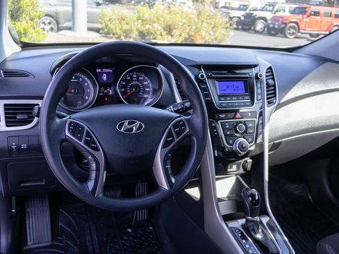 Used 2017 Hyundai Elantra GT FWD image 16