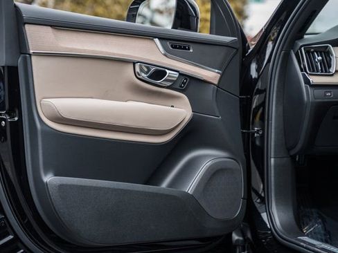 New 2026 Volvo XC90 B6 Plus w/ Protection Package Premier image 37