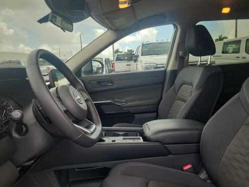 Used 2025 Nissan Pathfinder SV FWD image 11