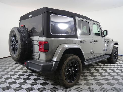 Used 2021 Jeep Wrangler Unlimited Sahara image 3