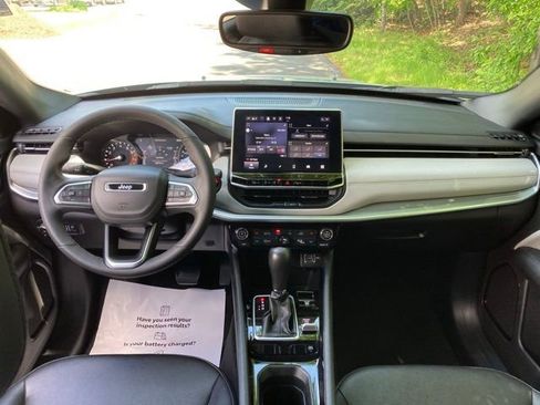 Used 2025 Jeep Compass Limited AWD/4WD image 19
